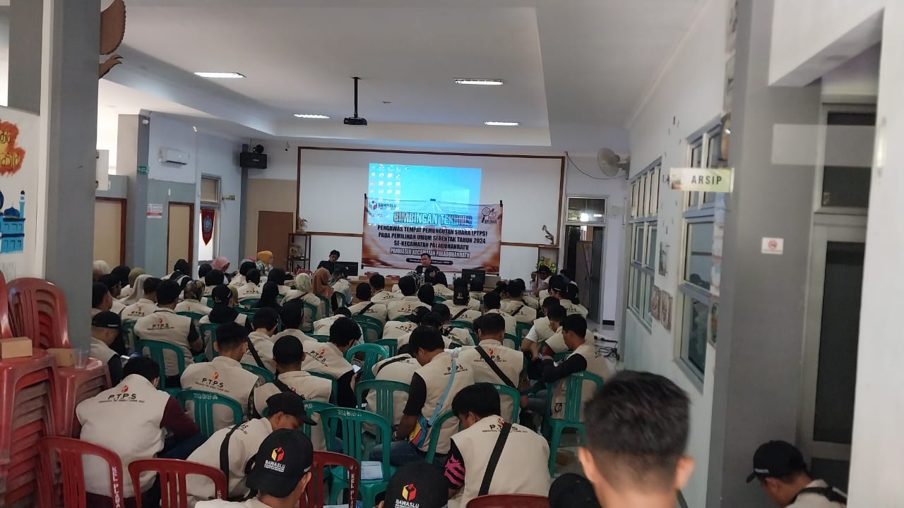 Suasana saat ratusan PTPS se kecamatan Palabuhanratu mendapat bimbingan teknis Panwaslucam.(foto : ist)