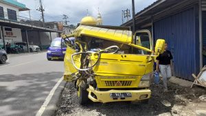 Dua Truck di Parungkuda Adu Banteng, Dua Supir Terluka