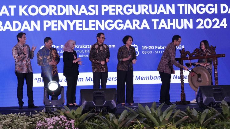 RAKOR: Menteri Pendidikan dan Kebudayaan, Teknologi dan Riset, Nadiem Makarim membuka acara Rapat Koordinasi dan Anugerah LLDIKTI Wilayah 4. Pada kesempatan tersebut Universitas Nusa Putra meraih Gold Winner.