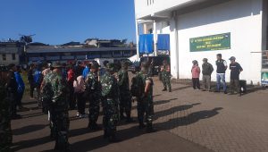 Kolaborasi Jumsih, TNI dan Petugas Gabungan Bersihkan Pasar Pelita Sukabumi 
