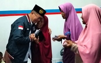 SANTUNAN : Acara peringatan Isra Miraj di Posko Pemenangan Indra Utama Center di Kampung Selaawi Desa Karangtengah, Kecamatan Cibadak, Kabupaten Sukabumi. (foto : dok)