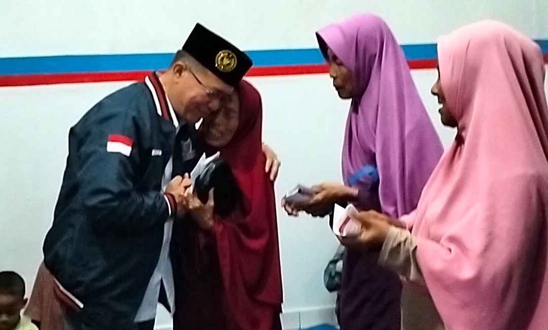 SANTUNAN : Acara peringatan Isra Miraj di Posko Pemenangan Indra Utama Center di Kampung Selaawi Desa Karangtengah, Kecamatan Cibadak, Kabupaten Sukabumi. (foto : dok)