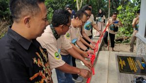PERESMIAN: Suasana saat peserta Resmikan Pondok Konservasi Pangumbahan Turtle Park di Pangumbahan, Kecamatan Ciracap, Kabupaten Sukabumi.