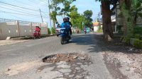 Jalan di Lembursitu Sukabumi Butuh Perbaikan