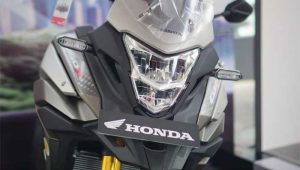 Mengenal Jenis dan Posisi Lampu Sein Depan Sepeda Motor
