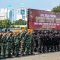 Anggota TNI dan Polri sedang menggelar apel gabungan. (MIFTAHUL HAYAT/JAWA POS)