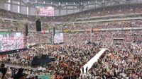 Ribuan massa pendukung pasangan Calon Presiden dan Wakil Presiden Anies-Muhaimin (AMIN) berdoa dan selawat untuk Nabi Muhammad SAW di Jakarta International Stadium (JIS), Jakarta, Sabtu (10/2/2024). (Donny Aditra)