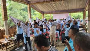 Penampakan Pendukung Anies Beralih ke Prabowo, Ramai-ramai Lepas Baju AMIN