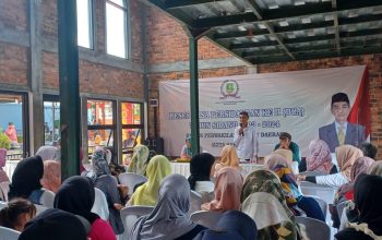 Anggota DPRD Kota Sukabumi Gundar Kolyubi saat menggelar Reses di Tempat wisata Oasis Sukabumi Sabtu (24/2/2024). Foto:ikbal/radarsukabumi