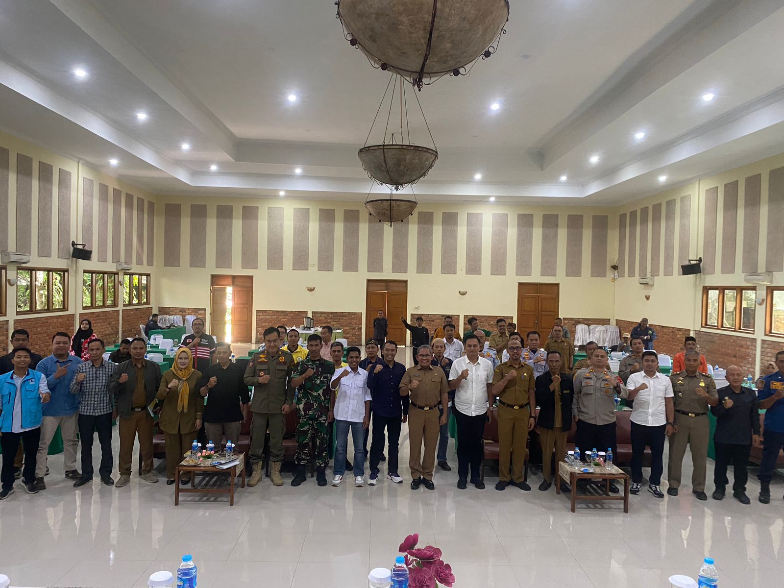 RAKOR : KPU Kabupaten Sukabumi bersama Bawaslu saat menyelenggarakan rapat koordinasi menjelang masa tenang.