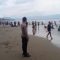 MENINJAU : Personel polairud polres Sukabumi saat meninjau pengawasan wisatawan di pantai. (FOTO : NANDI/RADARSUKABUMI)