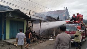 Enam Kios di Cikembar Sukabumi Dilalap Si Jago Merah