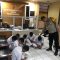 DIBINA : Kapolsek Sukaraja, Polres Sukabumi Kota, Kompol Dedi Suryadi, saat membina belasan pelajar dari salah satu SMK di wilayah Sukalarang pada Senin (26/02) sore.(FOTO : DENDI/RADAR SUKABUMI)