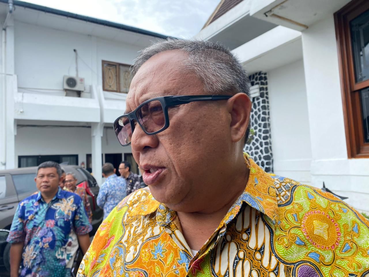 DIWAWANCARAI : Bupati Sukabumi, Marwan Hamami saat diwawancarai Radar Sukabumi soal mantan tiga pejabat Perumda ATE tersandung korupsi.