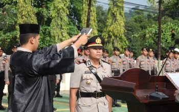 SERAH JABATAN : Suasana serah terima jabatan Kasatlantas Polres Sukabumi. (FOTO : ist)