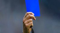 Wasit di Sepak Bola Akan Gunakan ‘Kartu Biru’, Seperti ini Fungsinya