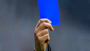 Wasit di Sepak Bola Akan Gunakan ‘Kartu Biru’, Seperti ini Fungsinya