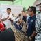 Ketua KPU Kota Sukabumi Imam Sutrisno memantau langsung proses pelipatan suara di gudang logistik KPU