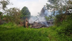 Detik-detik Villa Kosong di Kampung Selaeurih Rata dengan Tanah