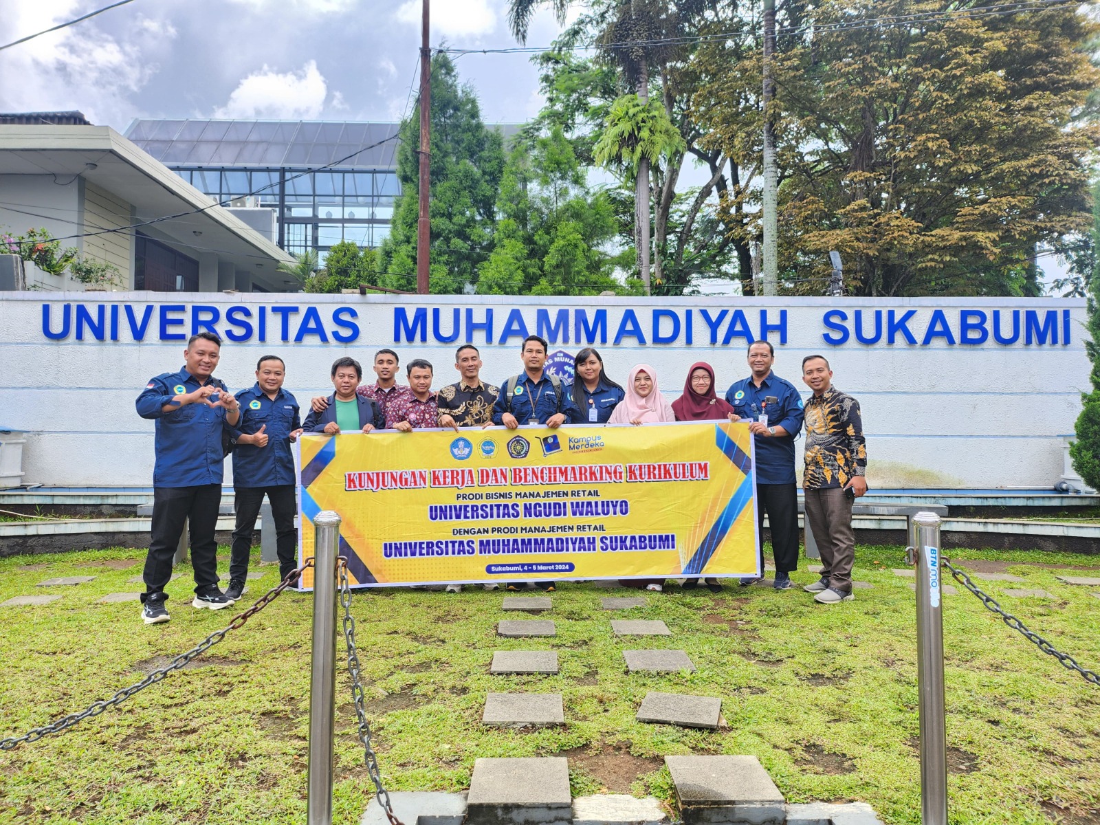 Program Studi Manajemen Retail Fakultas Ekonomi Universitas Muhammadiyah Sukabumi (UMMI) menerima kunjungan benchmarking dari Program studi D4 Bisnis Manajemen Retail Fakultas Pendidikan dan Teknologi Informasi Universitas Ngudi Waluyo Semarang pada, Senin (04/03/2024)