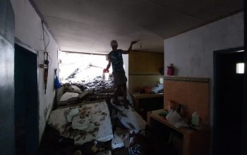 HANCUR : Kondisi lokasi longsor di kampung Salak Datar, Desa Cimaja, Kecamatan Cikakak, Kabupaten Sukabumi.(FOTO : NANDI/ RADARSUKABUMI)