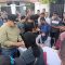PENINJAUAN: Pj Walikota Sukabumi saat melakukan peninjauan jajanan gratis yang dipusatkan di Jalan R Syamsudin SH, Kecamatan Cikole, Kota Sukabumi, Minggu (31/3).(FT: BAMBANG/RADARSUKABUMI)