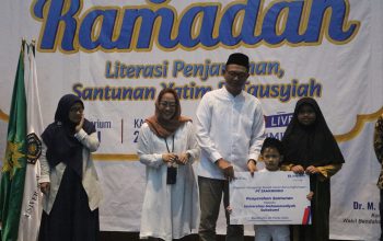 Di bulan suci Ramadan tahun 2024 PT Jaminan Kredit Indonesia (Jamkrindo) memberikan santunan sekaligus buka bersama 100 anak yatim pada, Kamis (28/3/2024) di Auditorium Universitas
