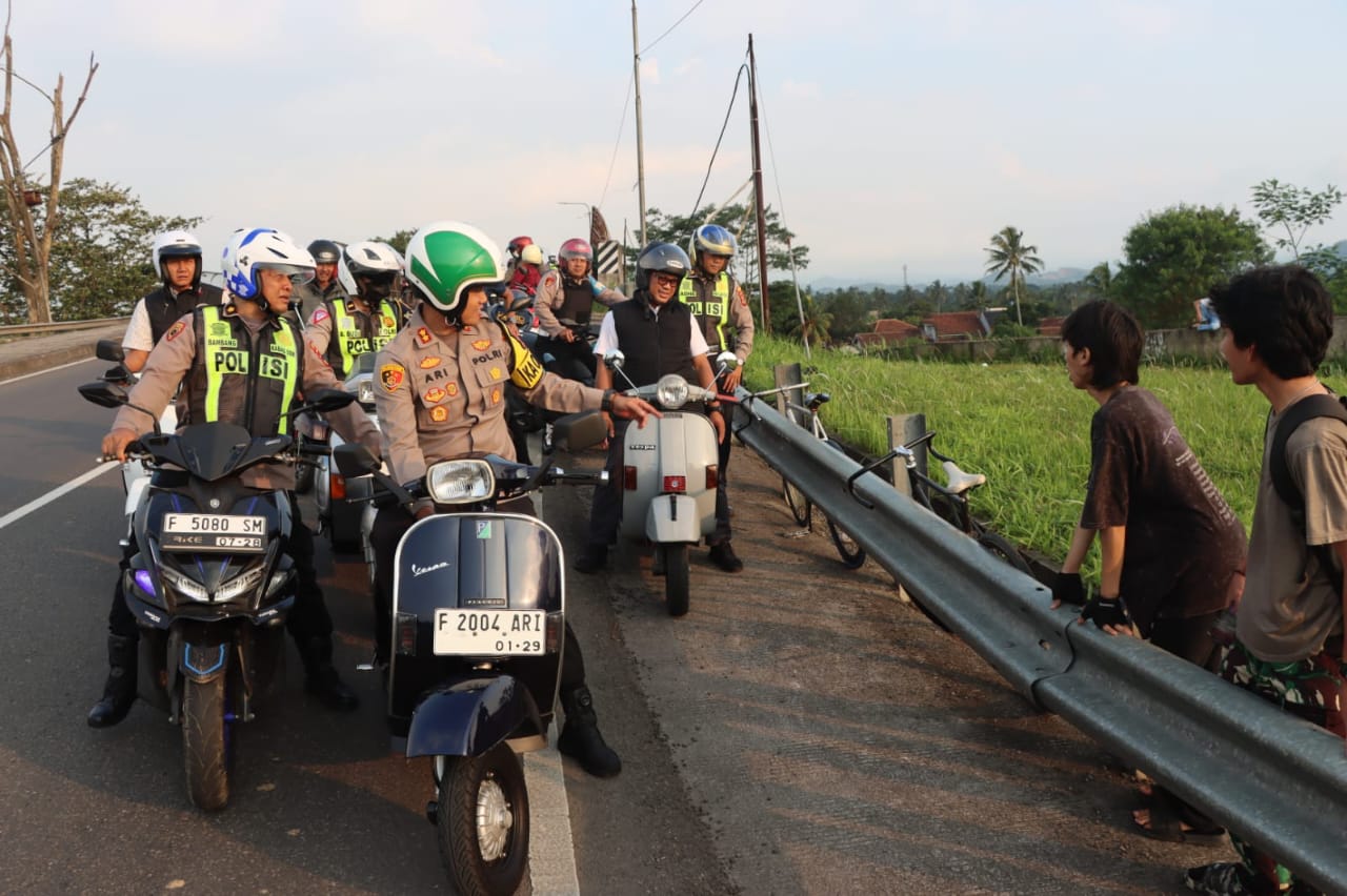 PATROLI: Polres Sukabumi Kota saat menggelar Pas Buka dengan berpatroli di wilayah hukumnya, Jumat (22/3).