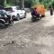 Anggota Komisi II DPRD Jawa Barat dari Fraksi PKS Abdul Muiz saat mendokumentasikan kondisi Jalan berstatus Provinsi yang rusak di wilayah Jampang Kabupaten Sukabumi. (foto : Dok Abdul Muiz)