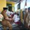 DIEDUKASI : Petugas Puskesmas Karawang, saat mengedukasi siswa dan guru di SDN Nangewer, Desa Sukajaya, Kecamatan Sukabumi.