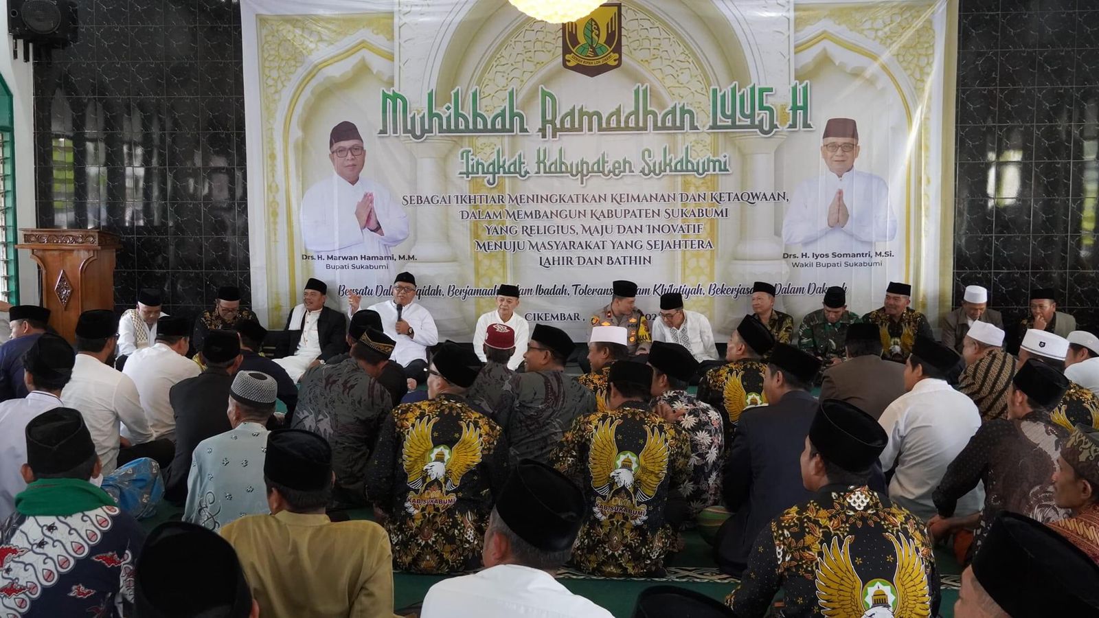 ARAHAN : Bupati Sukabumi, Marwan Hamami, saat memberikan sambutannya pada Muhibah Ramadhan di Masjid Jami Al Mushlihuun di Desa Kertaraharja, Kecamatan Cikembar pada Kamis (21/03).