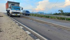 Abdul Muiz Dorong Pemprov Jabar Segera Perbaiki Jalan Rusak di Sukabumi