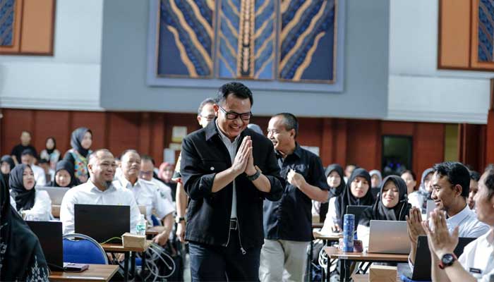 Kadisdik Jabar Wahyu Mijaya