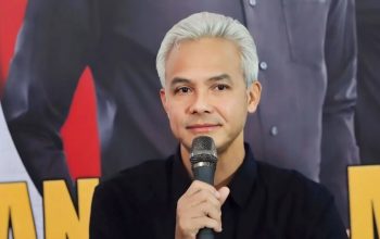 Capres RI Ganjar Pranowo saat memberikan keterangan pers di kawasan Gondangdia, Jakarta, Kamis (21/3/2024).