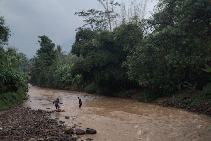 Lokasi seorang nenek yang dilaporkan hanyut di aliran Sungai Cibadak Kecamatan Tanjungsari, Kabupaten Bogor pada Kamis (14/3/2024).