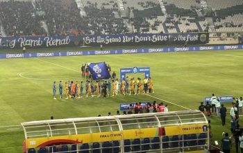 Situasi pertandingan Persib Bandung vs Bhayangkara FC, pekan ke-30 Liga 1 2023/2024 di Stadion Si Jalak Harupat, Kamis (28/3). (Rubby Jovan)