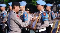 Kapolda Jabar Irjen Akhmad Wiyagus saat menggelar upacara pemberhentian tidak dengan hormat (PTDH) terhadap 28 personel Polri di Mapolda Jabar, Kota Bandung, Senin (4/3/2024). (Polda Jabar)
