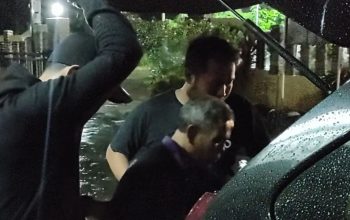 Petugas berhasil menangkap seorang dari tujuh orang tahanan yang kabur usai mengikuti sidang di Pengadilan Negeri Cianjur, Jawa Barat, sehingga petugas masih melakukan pengejaran.(Ahmad Fikri)