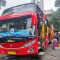 Sejumlah calon penumpang berdiri di samping kanan bus Yogyakarta-Jakarta. (Humas Kemenhub)