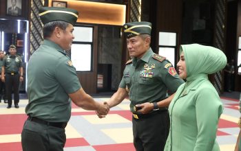 ILUSTRASI: Kepala Staf Angkatan Darat (KSAD) Jenderal TNI Maruli Simanjuntak menerima laporan kenaikan pangkat 30 Perwira Tinggi (Pati) TNI AD. (Istimewa)
