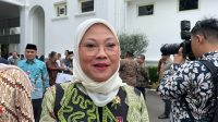 Menteri Ketenagakerjaan Ida Fauziah menyampaikan keterangan pers di Istana Kepresidenan, Jakarta, pada Rabu (13/3/2024). (Yashinta Difa)