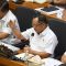 Mendagri Tito Karnavian (tengah) bersama jajarannya menyampaikan pandangannya dalam rapat kerja mengenai kelanjutan Rancangan Undang-Undang Daerah Khusus Jakarta (RUU DKJ) bersama Badan Legislasi (Baleg) DPR dan DPD di kompleks Parlemen, Jakarta, Rabu (13/3/2024). (Aditya Pradana Putra)