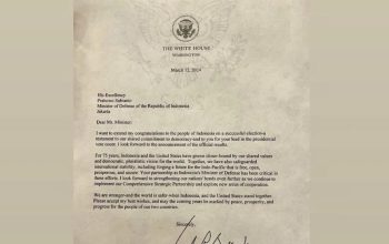 Tangkapan layar surat ucapan selamat dari Presiden Amerika Serikat Joe Biden untuk Calon Presiden Prabowo Subianto yang diserahkan oleh Dubes AS untuk ASEAN Yohannes Abraham ke Prabowo di Kantor Kemhan RI, Jakarta, Kamis (14/3/2024).
