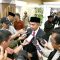 Penjabat (Pj) Gubernur Jawa Barat Bey Triadi Machmudin memberikan keterangan di Bandung, Jumat (2/3/2024). (Pemprov Jabar)