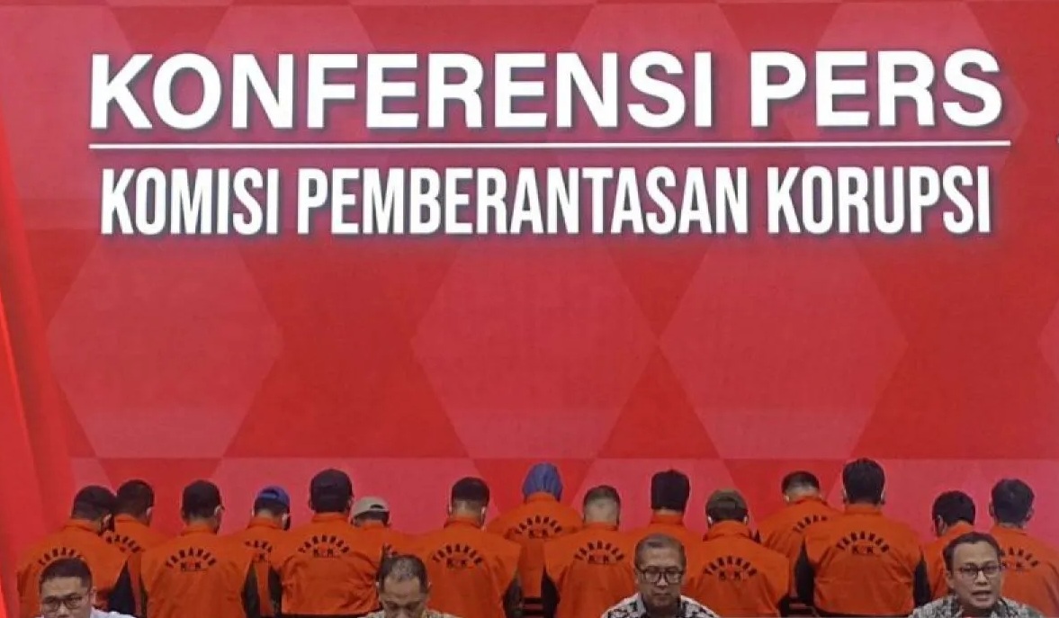 Komisi Pemberantasan Korupsi (KPK) hadirkan 15 orang tersangka kasus dugaan pungli di Rutan KPK dalam konferensi pers di Gendung Juang KPK, Jakarta Selatan, Jumat (15/3/2024). (Fianda Sjofjan Rassat)