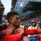 Pemain sayap Manchester United Amad Diallo (kanan) melakukan selebrasi setelah mencetak gol kemenangan timnya atas Liverpool saat laga perempat final Piala FA di Old Trafford, Manchester, Minggu (17/3/2023). Manchester United mengalahkan Liverpool 4-3. ANTARA/@ManUtd/aa.