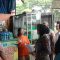 Petugas gabungan saat memberikan imbauan kepada warung makan di Kota Sukabumi, Jawa Barat yang buka pada siang hari atau sebelum pukul 16.00 WIB untuk mematuhi SE Wali Kota Sukabumi tentang jam operasional restoran selama Ramadhan 1445 Hijriah, di Sukabumi, Jawab Barat, Jumat (22/3/2023).