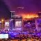 Asap membubung di atas tempat konser Crocus City Hall yang terbakar menyusul insiden penembakan di dekat Moskow, Rusia, 22 Maret 2024. (Xinhua/Cao Yang)