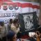 Polresta Bogor Kota menunjukkan atribut bendera yang diamankan dari kelompok gengster. (ANTARA/HO-Polresta Bogor Kota)