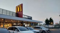 Pendapatan McDonald's terpukul di Indonesia yang mayoritas penduduknya Muslim [Aiysah Llewellyn/Al Jazeera]